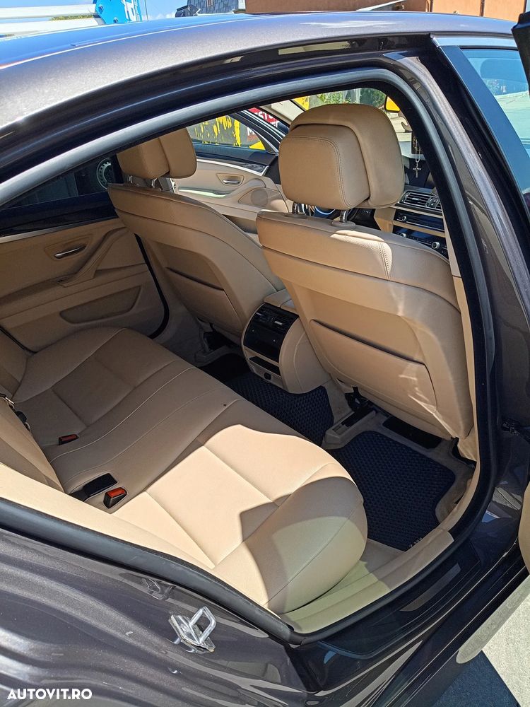 BMW Seria 5 525d xDrive - 11