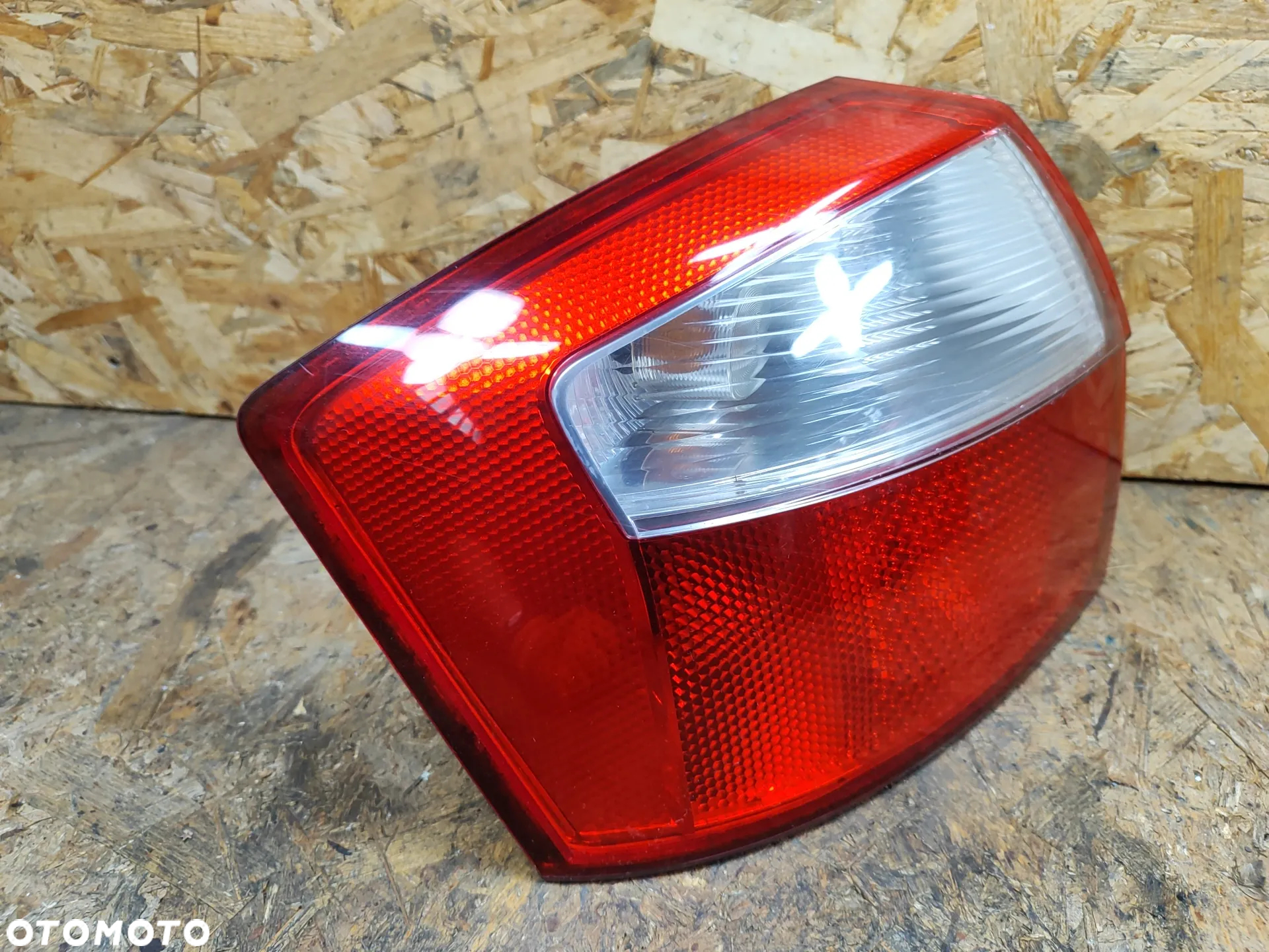 lampa tył lewa HELLA kompletna do Audi A4 B6 SEDAN - 2