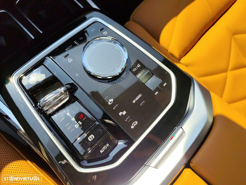 BMW 750 750e xDrive Pack Desportivo M - 17
