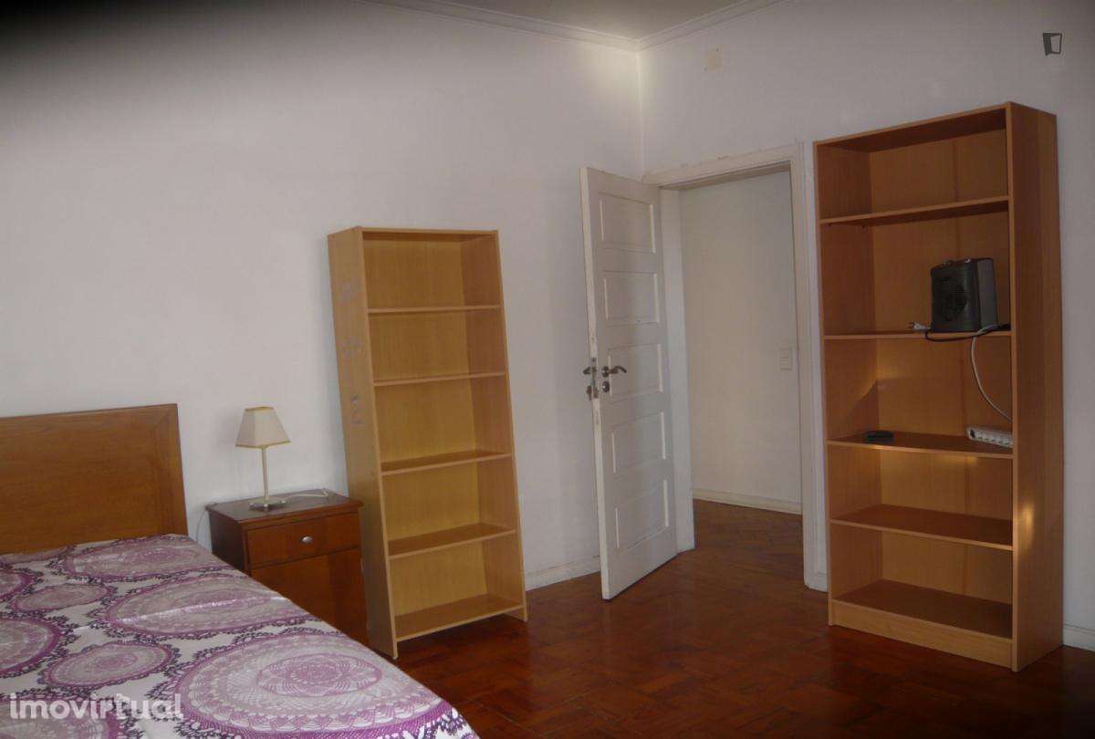 Quarto - localizado em Montes Claros Coimbra - Grande imagem: 2/14