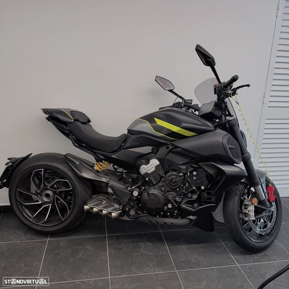 Ducati Diavel Black Roadster - 1