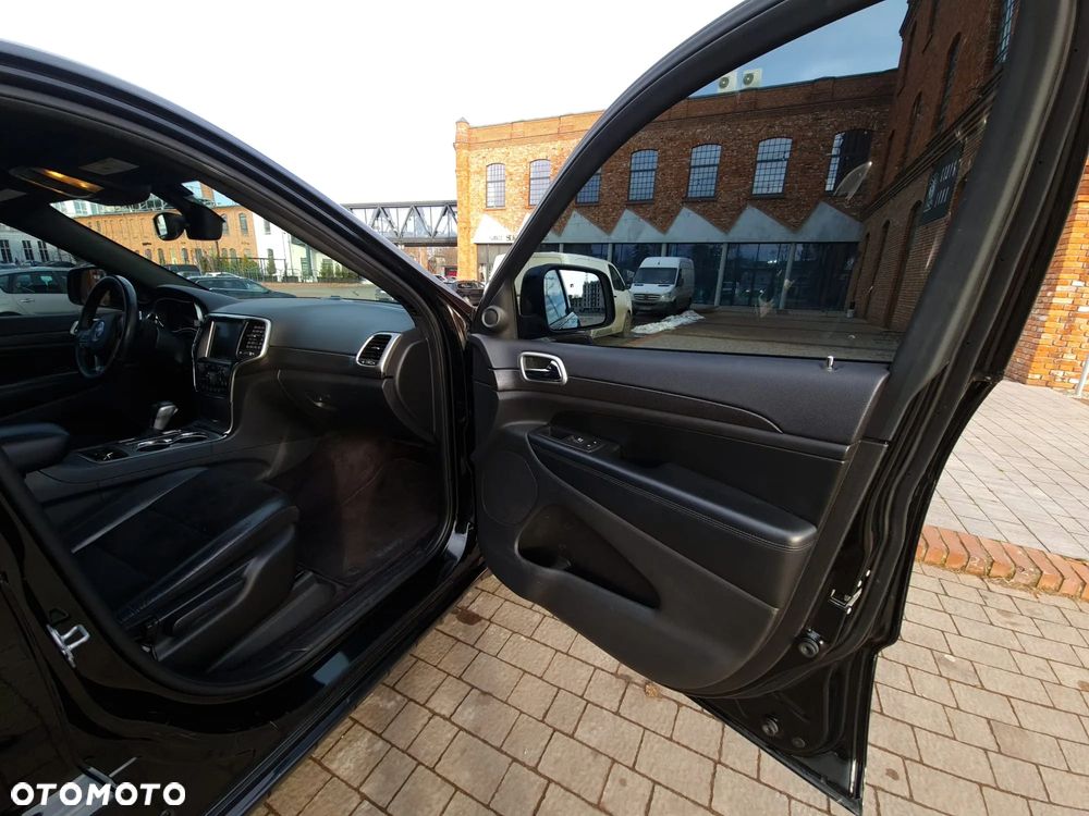 Jeep Grand Cherokee - 12
