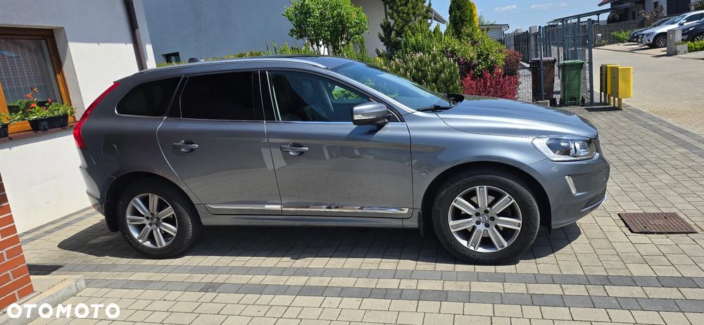 Volvo XC 60 D5 AWD Momentum - 10