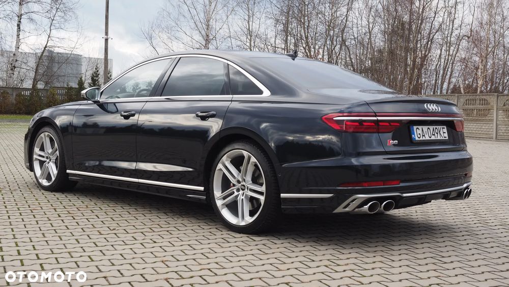 Audi S8 - 12