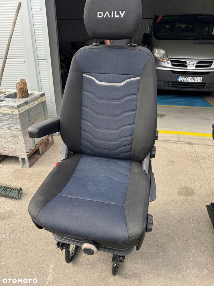 Iveco Daily 35s180 3,0 14-23r fotel lewy pneumatyczny - 1