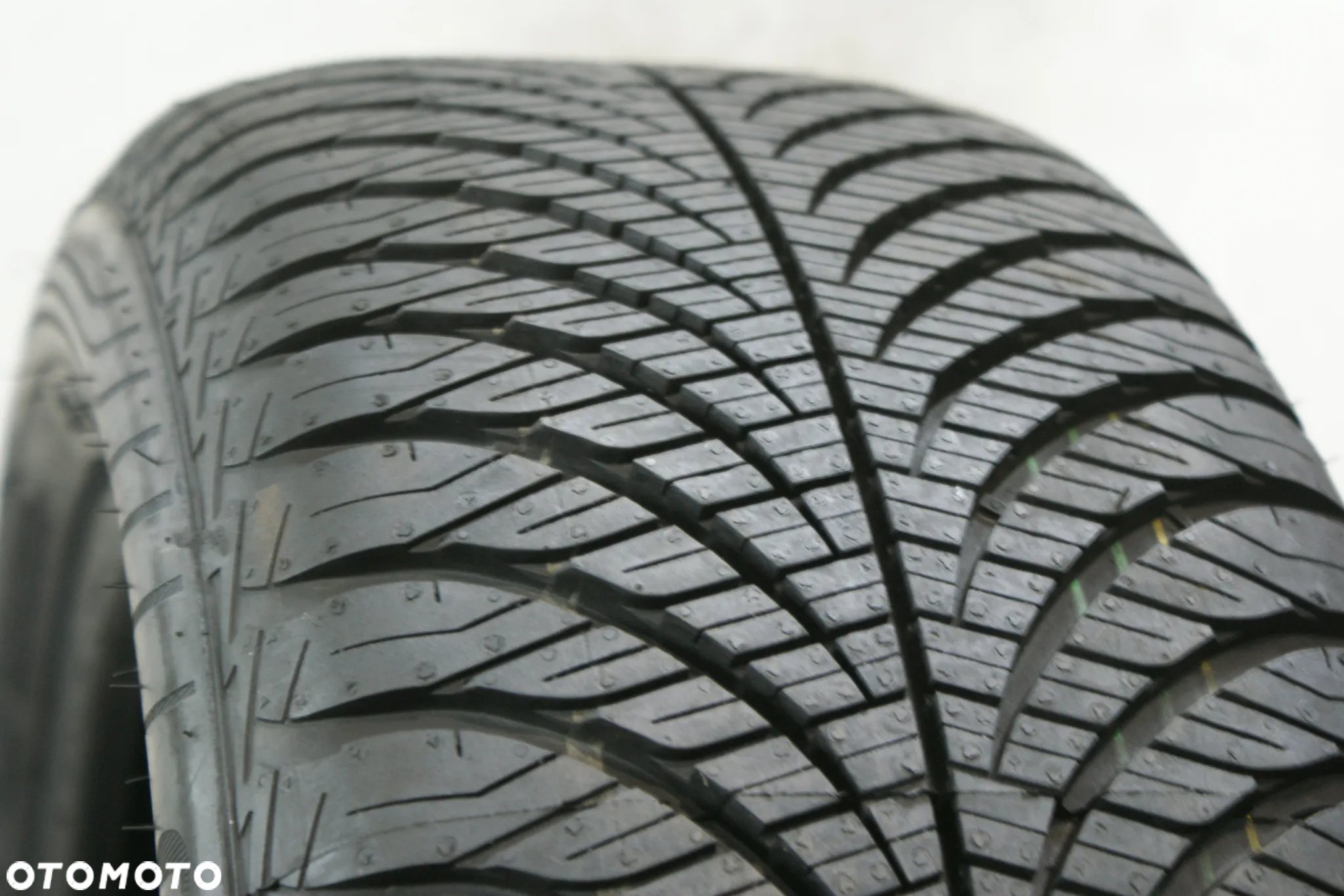 całoroczne 215/55R17 GOODYEAR VECTOR 4SEASONS G2 8,2mm 2024r B1958 - 2