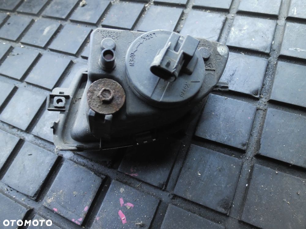 LAMPA PRZECIWMGIELNA HALOGEN TOYOTA COROLLA E11 PRAWY - 2