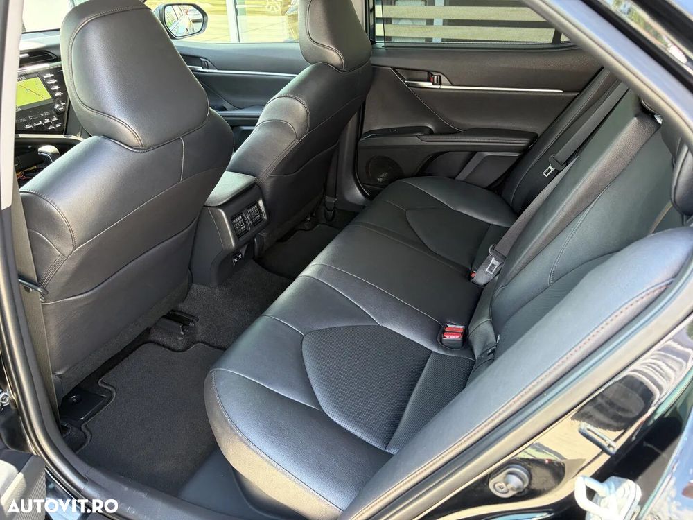 Toyota Camry - 10
