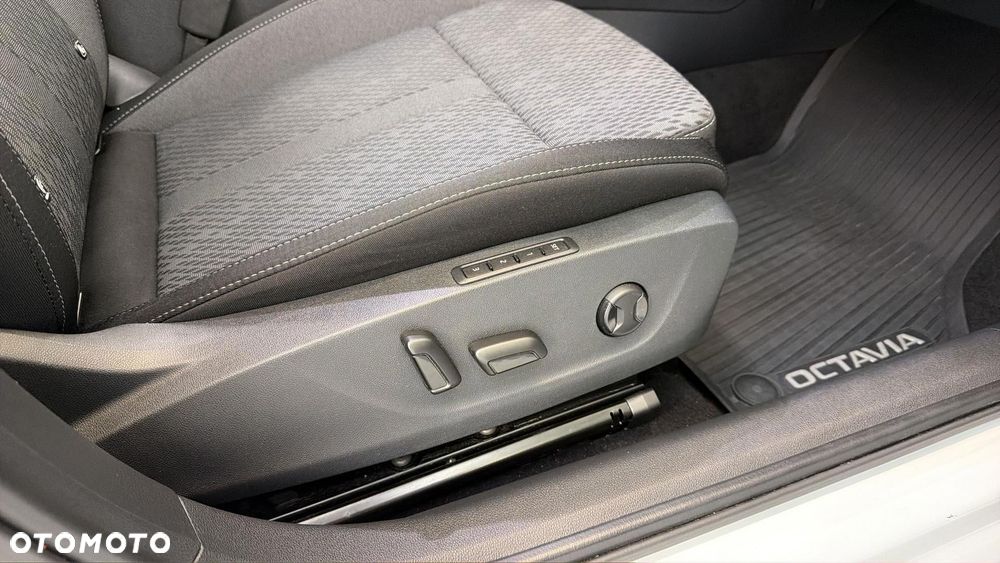 Skoda Octavia 2.0 TDI Style DSG - 32