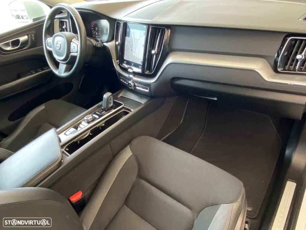 Volvo XC 60 2.0 T8 PHEV Momentum Plus AWD - 4
