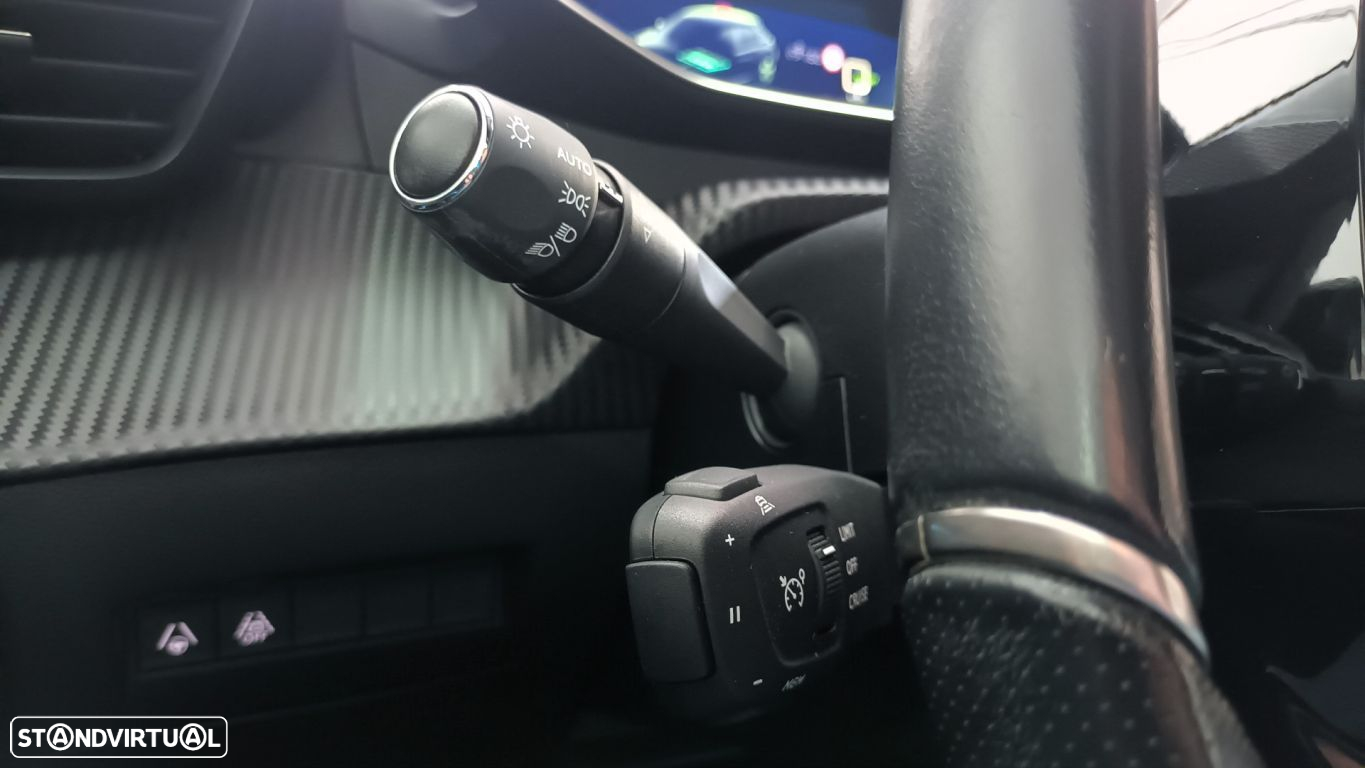 Peugeot e-208 GT - 39