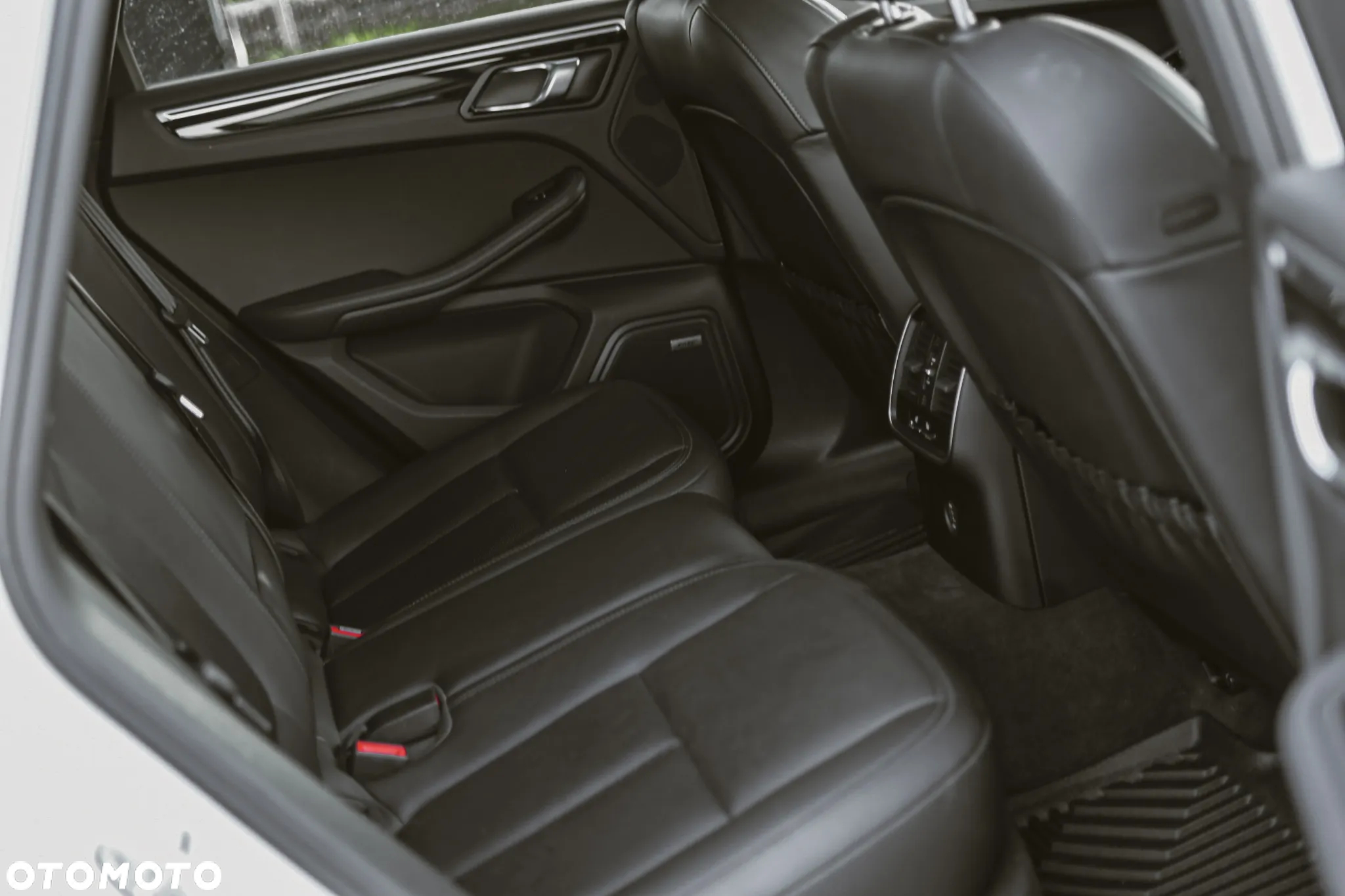 Porsche Macan Standard - 24