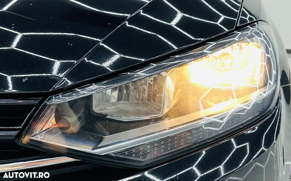 Volkswagen Touran 1.6 TDI SCR (BlueMotion Technology) DSG Trendline - 11