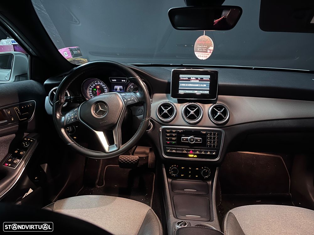 Mercedes-Benz GLA 220 - 11