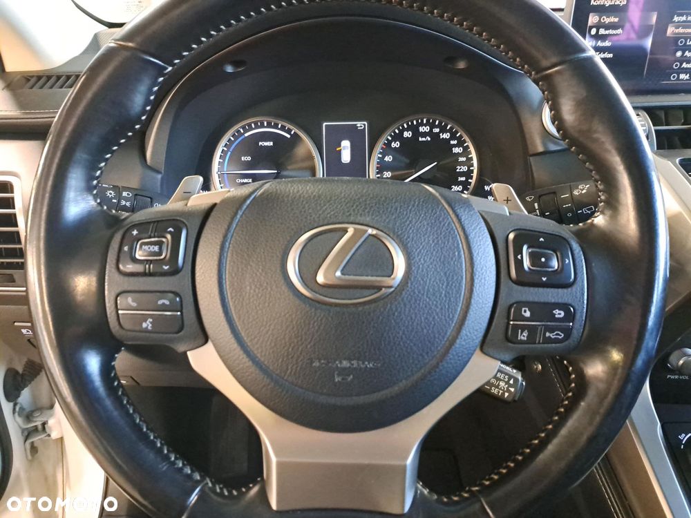 Lexus NX 300h Business Edition AWD - 24