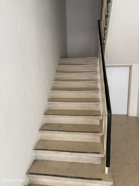Escritório de 172m² em Barreiro com localização privilegiada - Grande imagem: 3/28