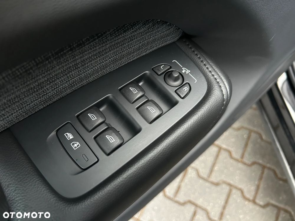 Volvo XC 60 B4 D AWD Momentum Pro - 14