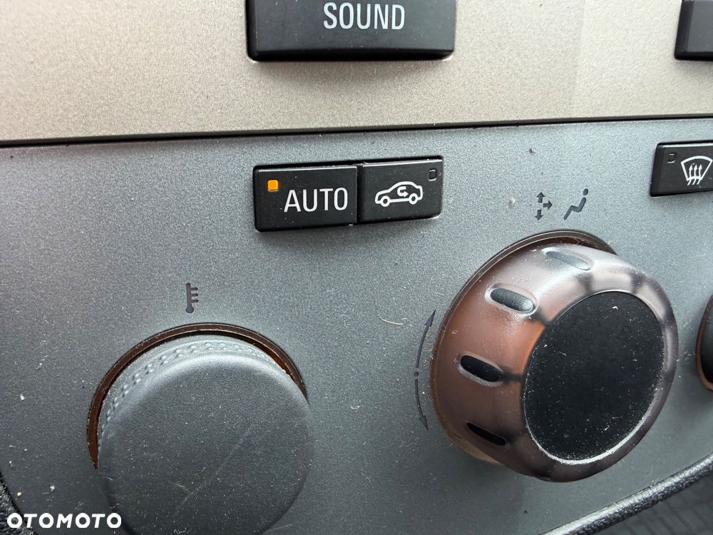 Opel Corsa 1.4 16V Enjoy - 10