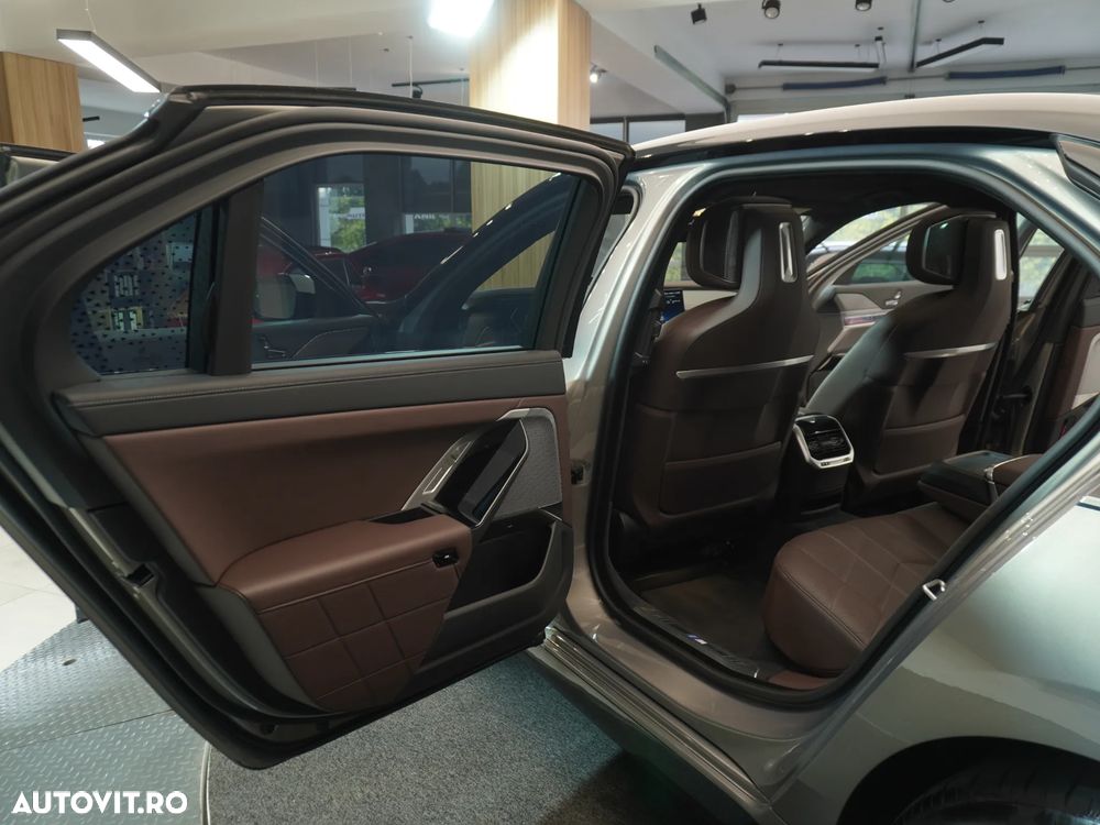 BMW Seria 7 740d xDrive - 29