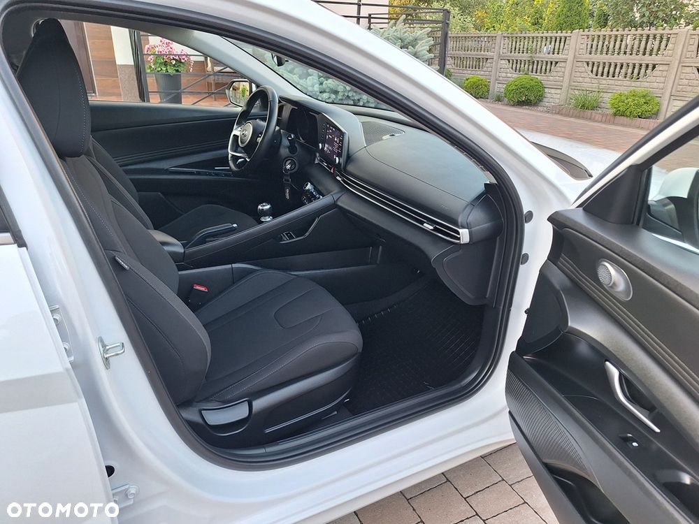 Hyundai Elantra 1.6 Smart - 12