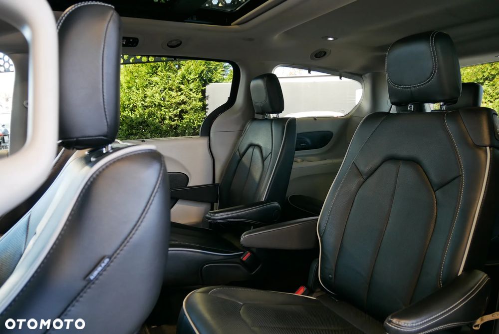 Chrysler Pacifica - 12