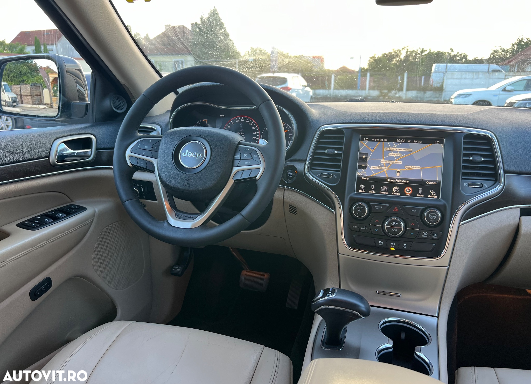 Jeep Grand Cherokee - 10