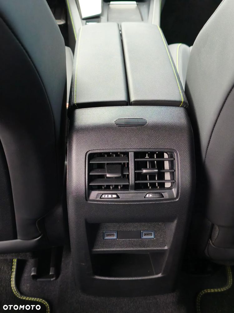 Peugeot 408 - 33