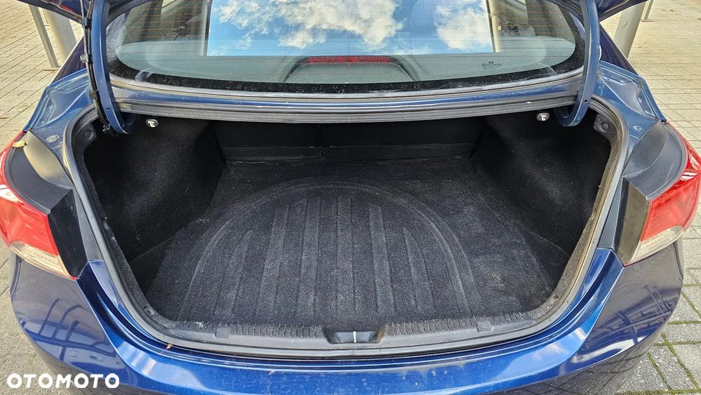 Hyundai Elantra - 27