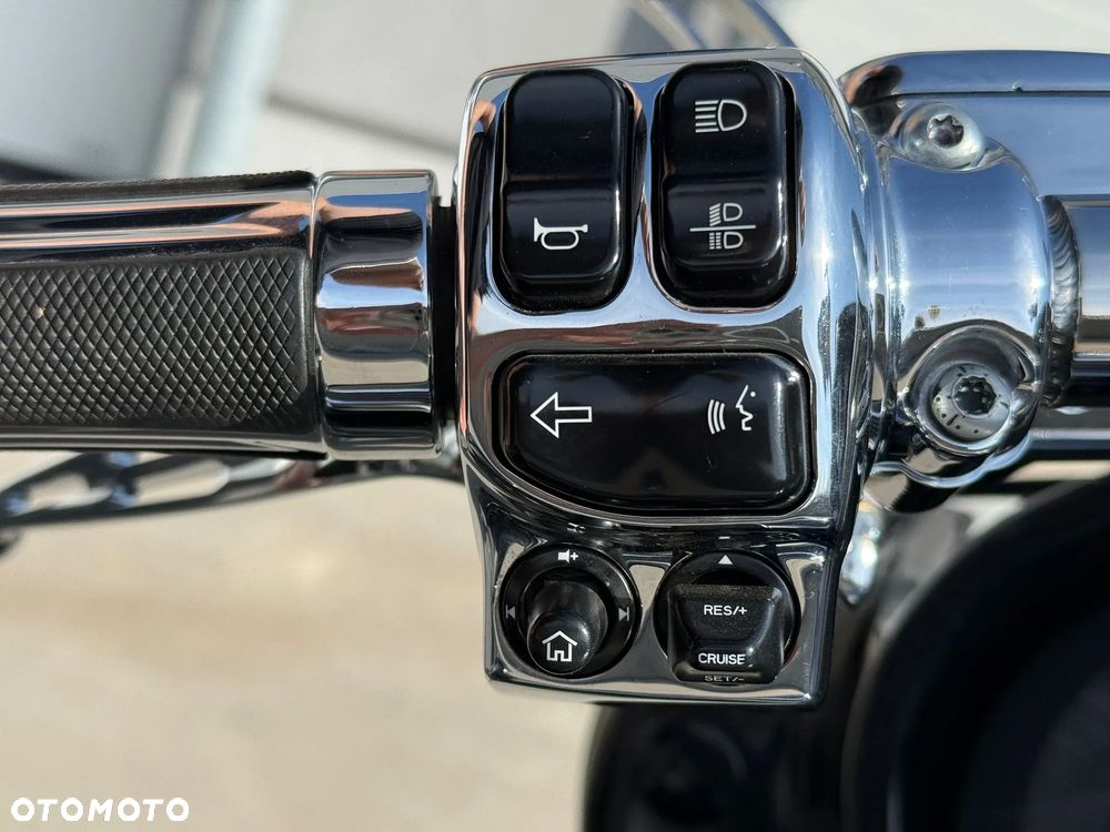 Harley-Davidson CVO Street Glide - 12