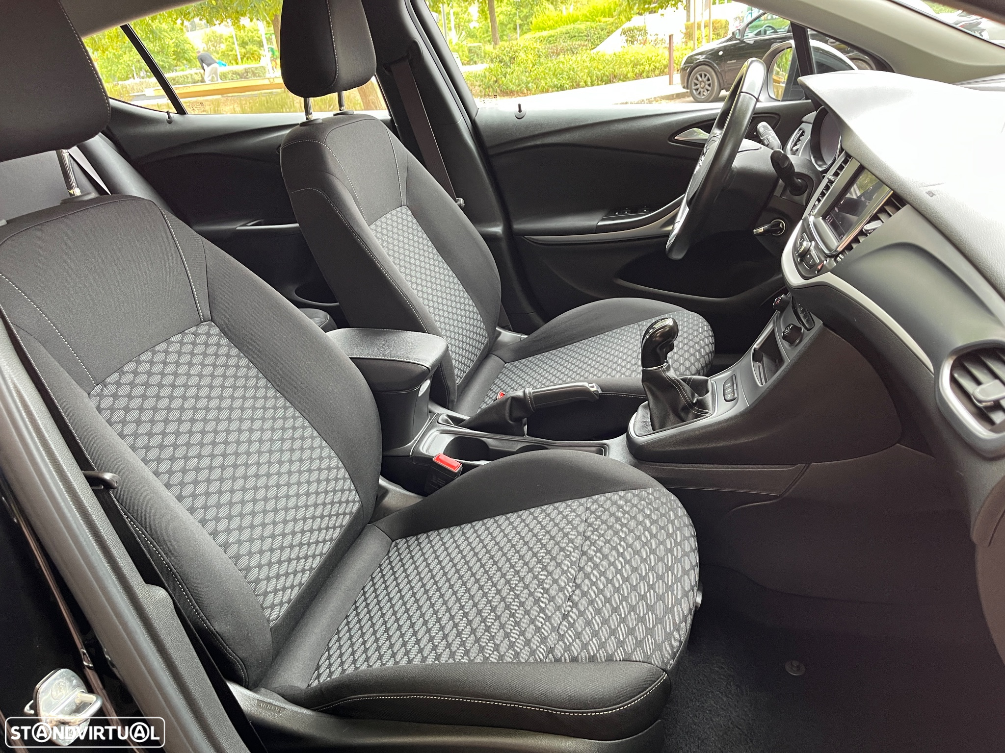 Opel Astra 1.2 T Business Edition S/S - 26