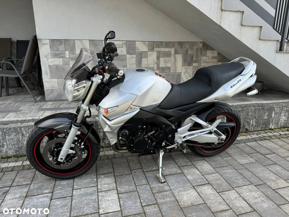 Suzuki GSR - 25