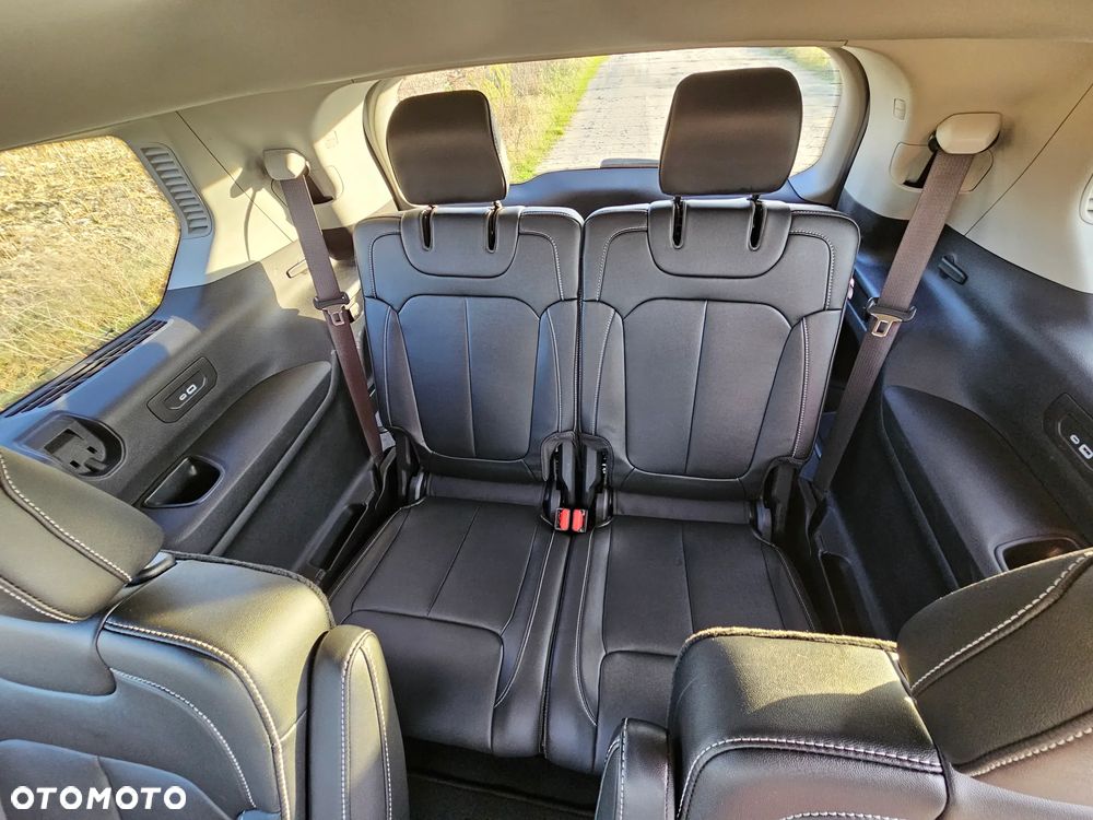 Jeep Grand Cherokee - 23