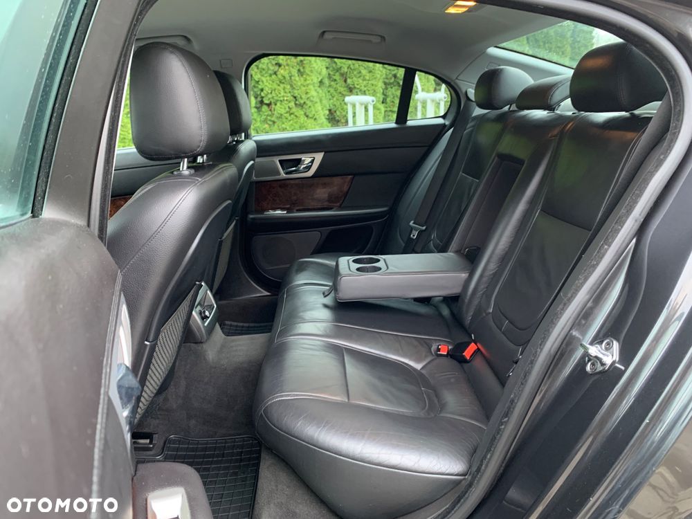 Jaguar XF 2.2 D Premium Luxury - 15