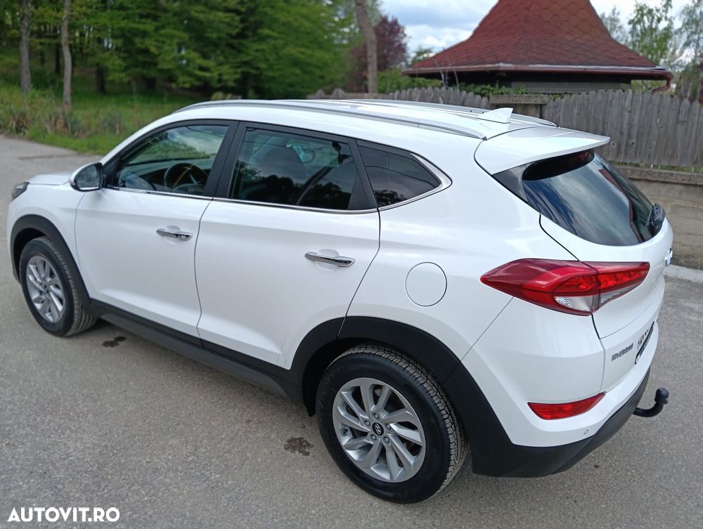 Hyundai Tucson blue 1.7 CRDi 2WD Intro Edition - 24