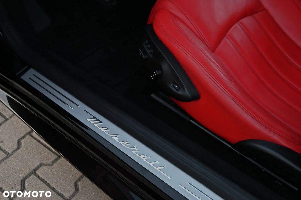 Maserati GranTurismo S Automatik - 30