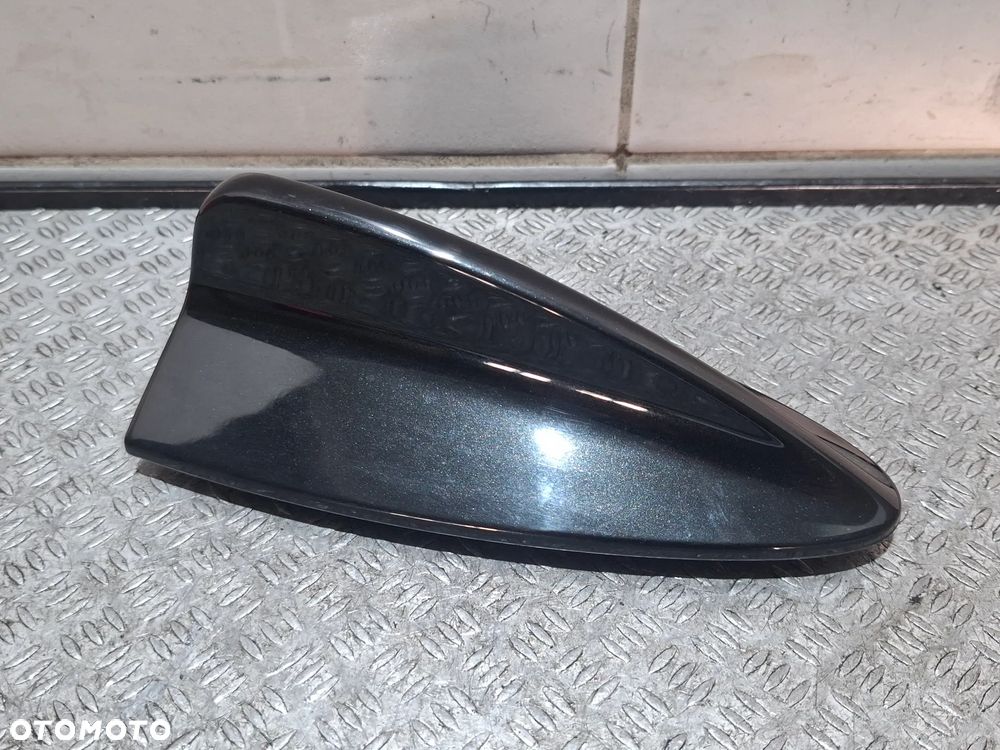 Obudowa anteny rekin dach kolor 475/9 BMW E90 E91 2009 rok lift nr 6942270 - 2