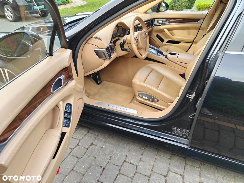 Porsche Panamera 4S - 5