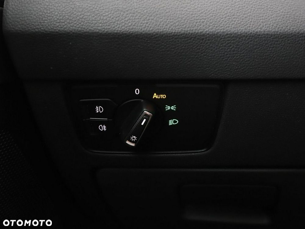 Volkswagen Passat Variant 1.5 TSI OPF DSG Highline - 36