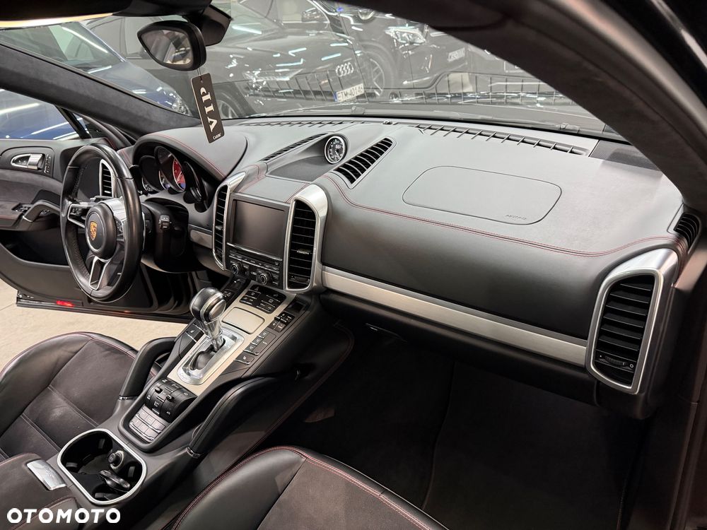 Porsche Cayenne - 25