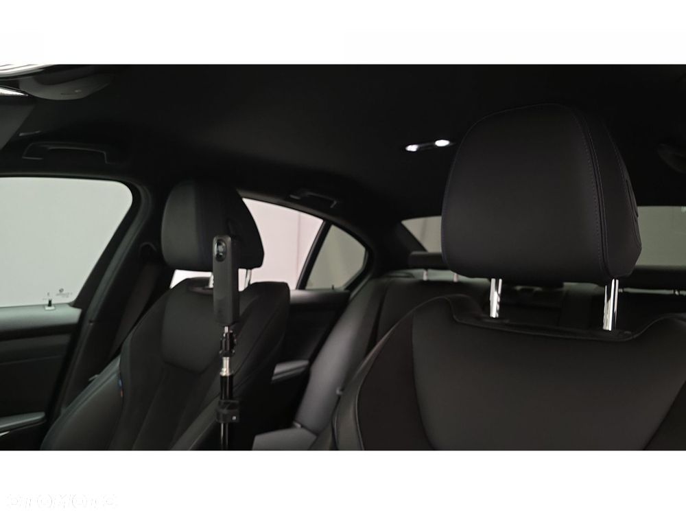 BMW Seria 3 320d xDrive mHEV M Sport - 18