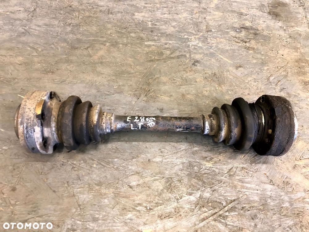 BMW SERIA 5 E28 524TD PÓŁOŚ LEWA TYLNA LEWY TYŁ