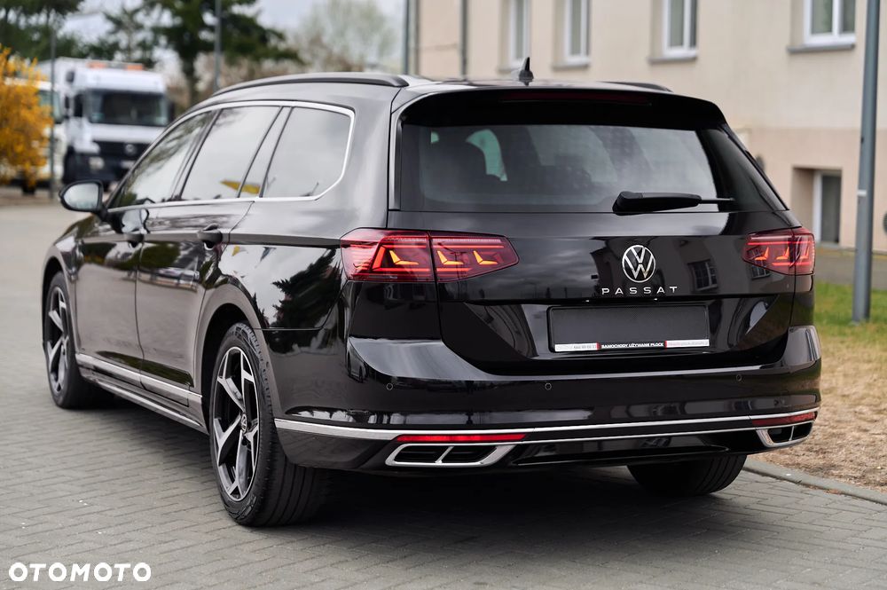 Volkswagen Passat Variant 2.0 TDI SCR DSG R-Line - 11