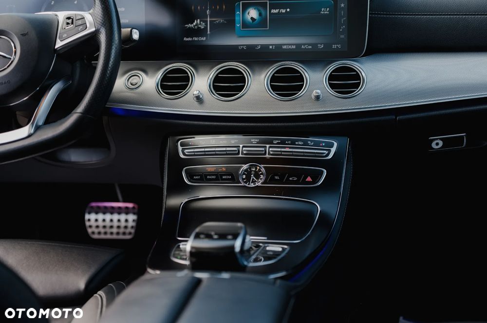 Mercedes-Benz Klasa E 220 d 4-Matic Business Edition 9G-TRONIC - 16