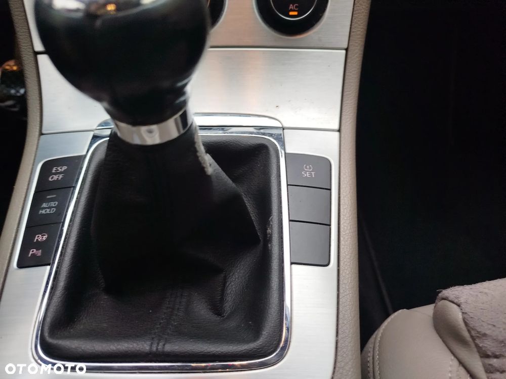 Volkswagen Passat - 20