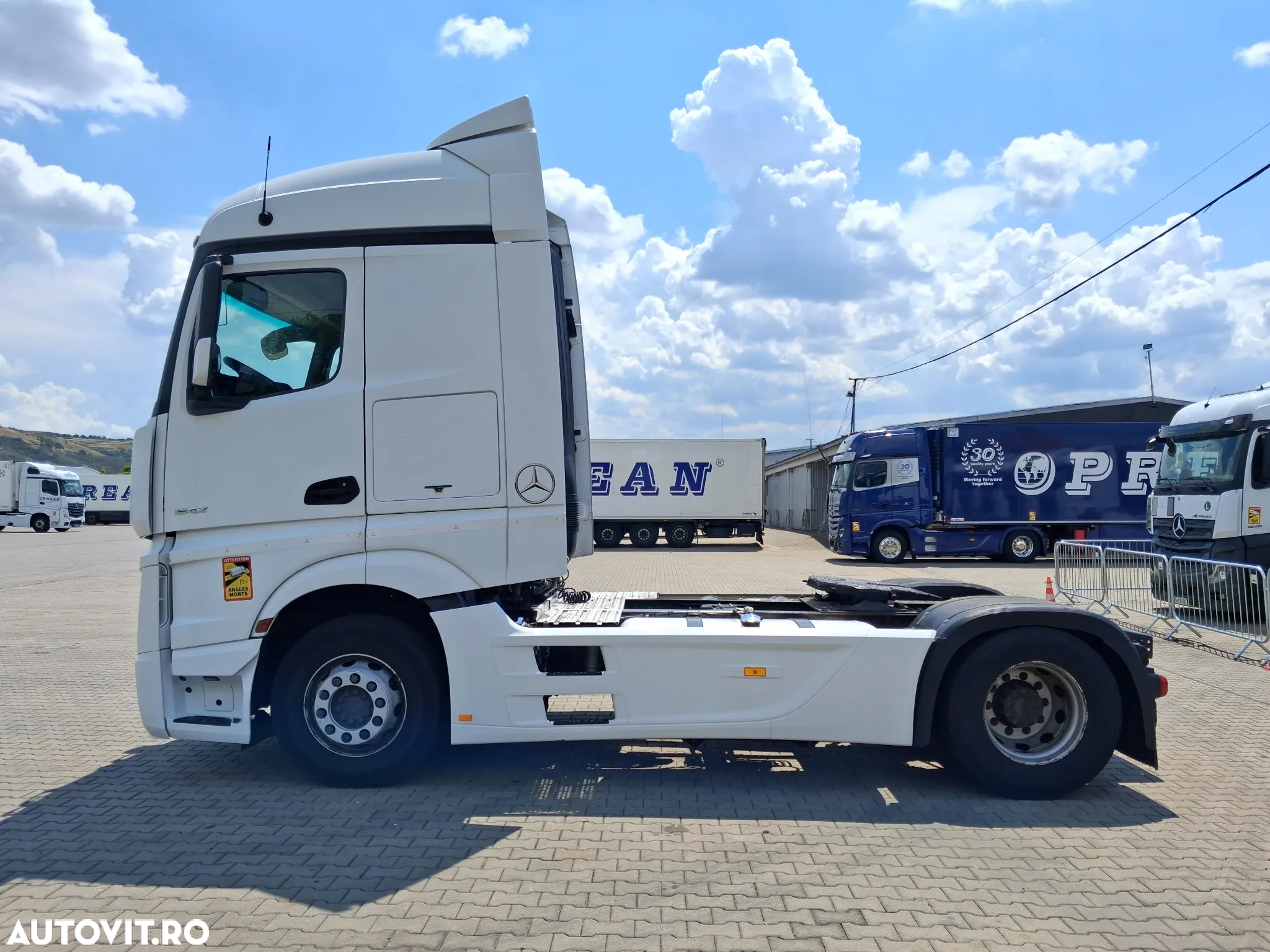 Mercedes-Benz Actros - 4