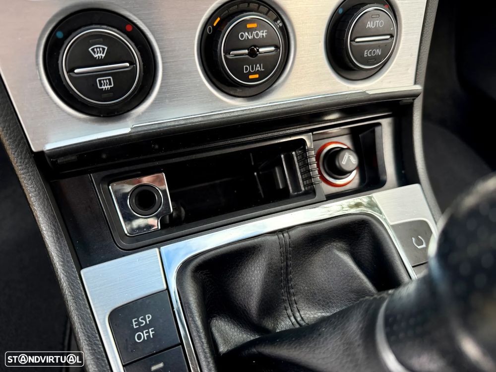 VW Passat Variant 2.0 TDi Highline - 36