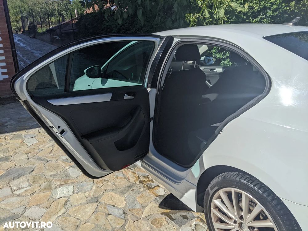 Volkswagen Jetta - 3