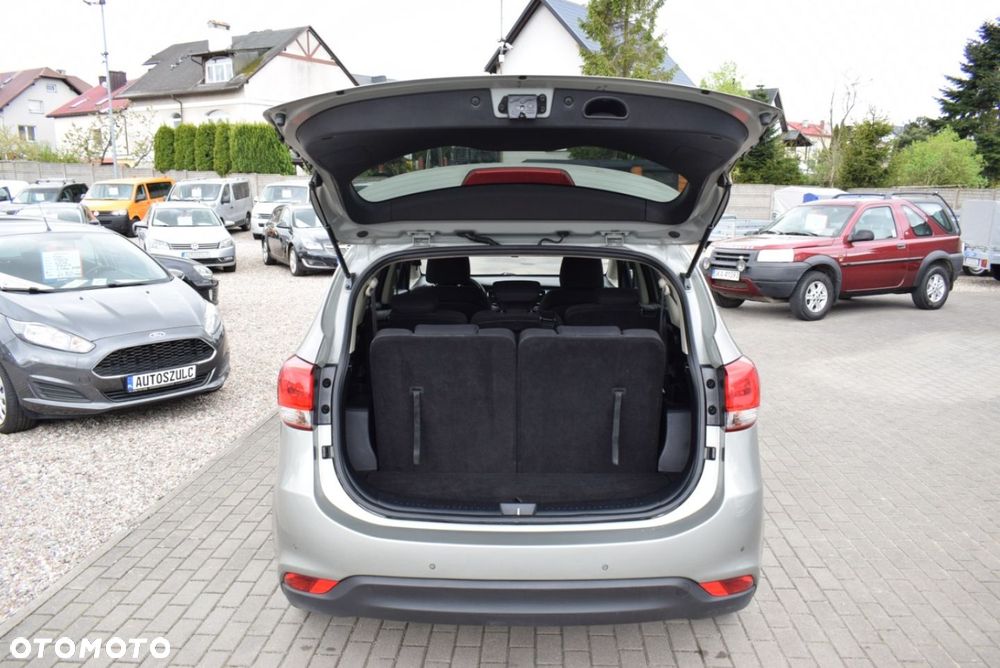 Kia Carens - 12