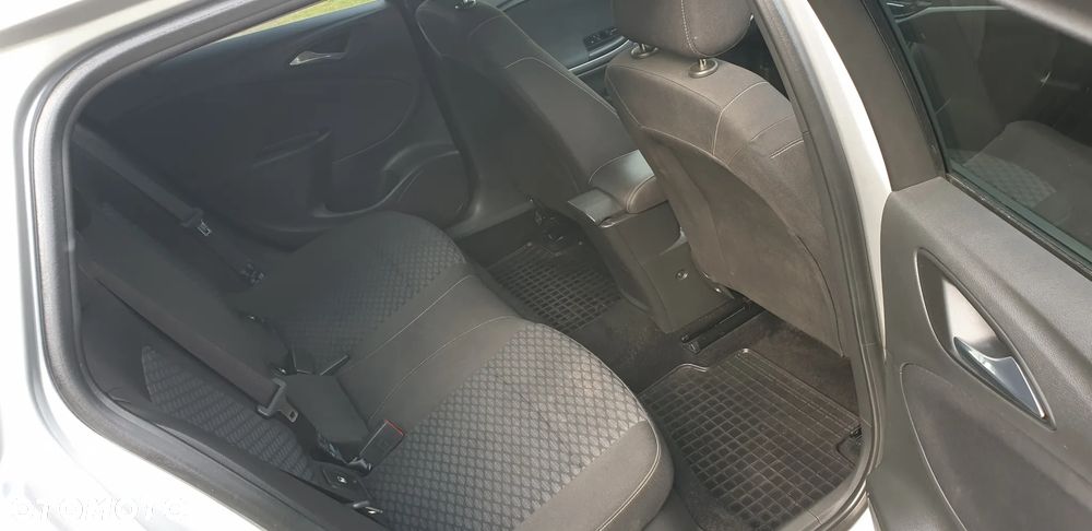 Opel Astra 1.6 CDTI Dynamic S&S - 9