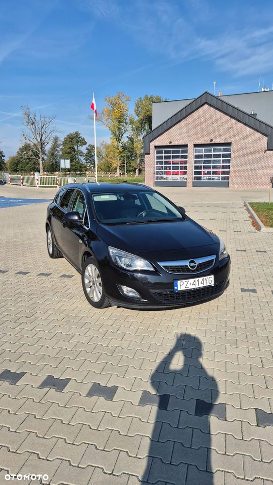 Opel Astra 2011 photo 2